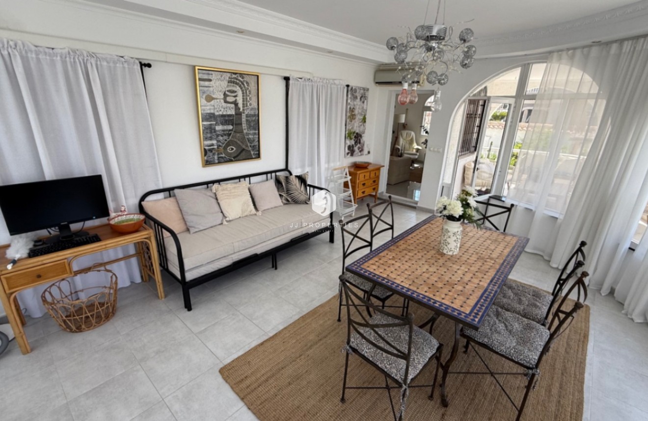 Tweedehands - Villa -
Torrevieja - Costa Blanca