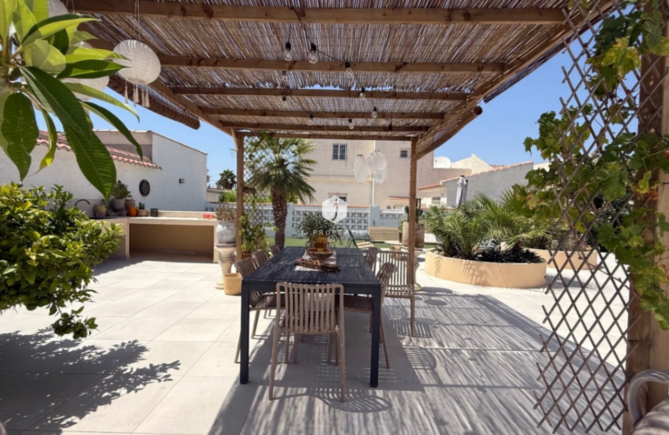 Tweedehands - Villa -
Torrevieja - Costa Blanca