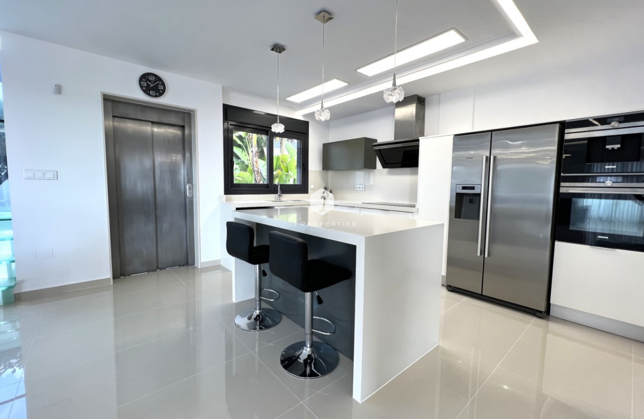 Tweedehands - Villa -
San Miguel de Salinas - Inland