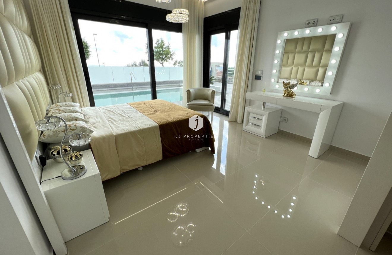 Tweedehands - Villa -
San Miguel de Salinas - Inland