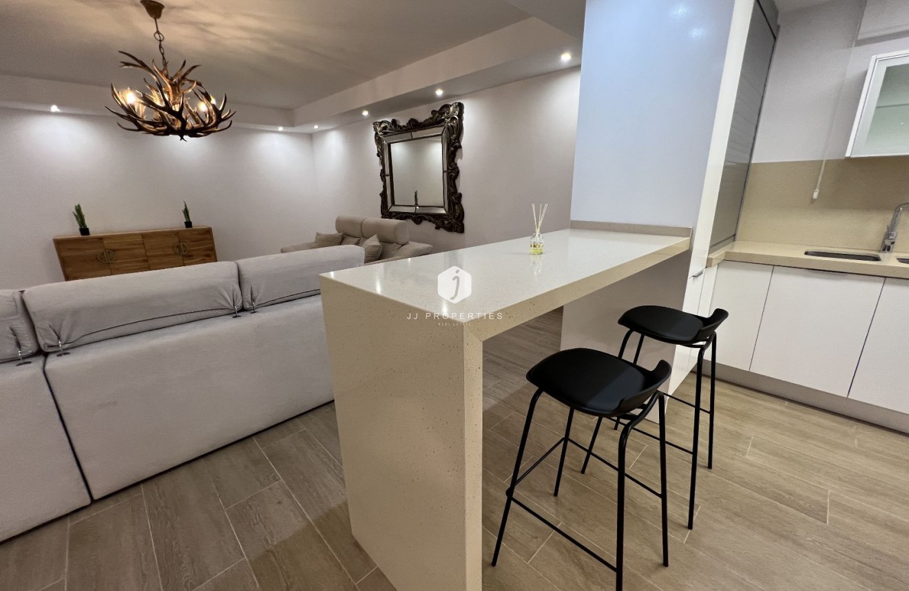 Tweedehands - Villa -
San Miguel de Salinas - Inland