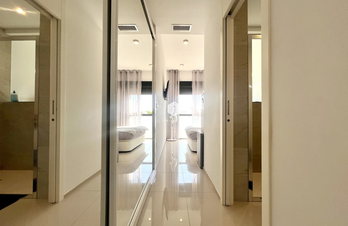 Tweedehands - Penthouse -
Los Dolses - Inland