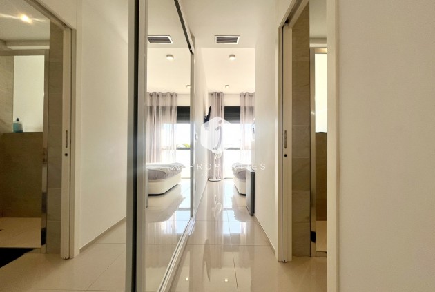 Tweedehands - Penthouse -
Los Dolses - Inland