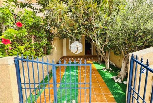 Tweedehands - duplex -
Torrevieja - Costa Blanca