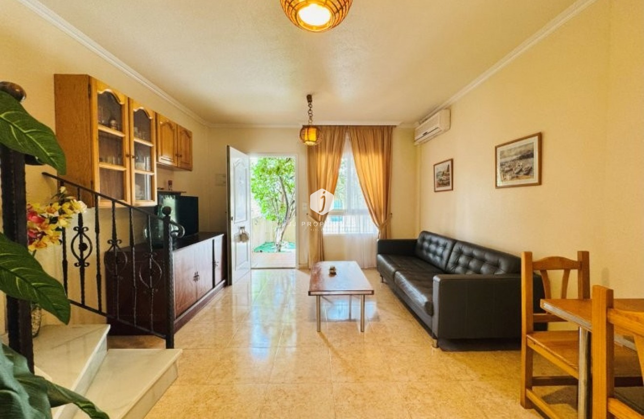 Tweedehands - duplex -
Torrevieja - Costa Blanca
