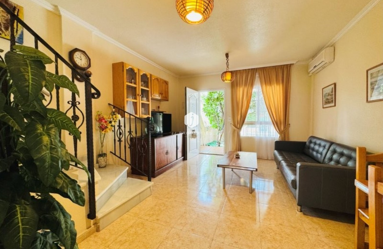Tweedehands - duplex -
Torrevieja - Costa Blanca