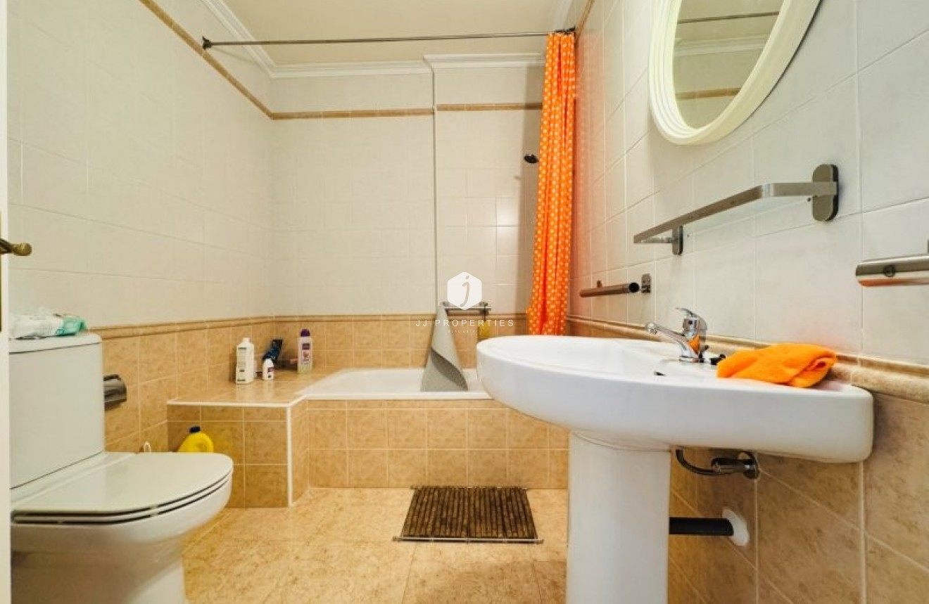 Tweedehands - duplex -
Torrevieja - Costa Blanca