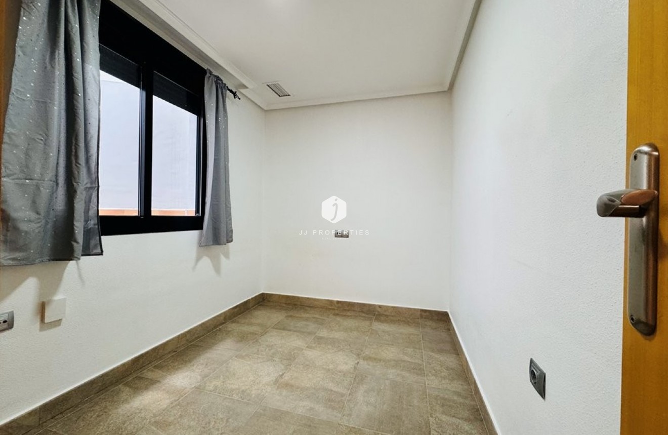 Tweedehands - Appartement / flat -
La Mata - Costa Blanca