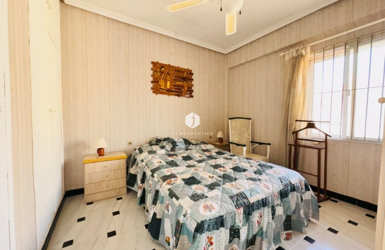 Tweedehands - Appartement / flat -
La Mata - Costa Blanca