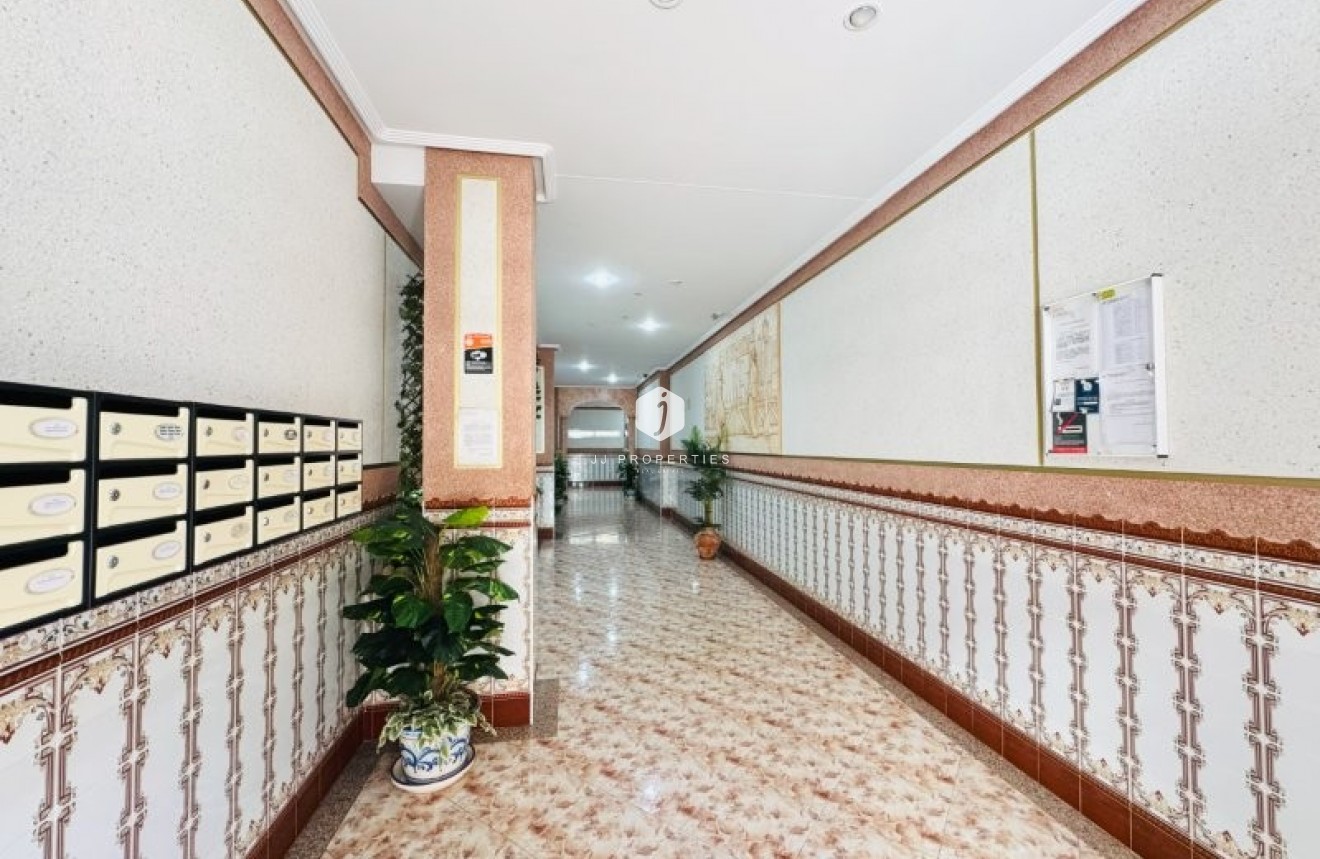 Tweedehands - Appartement / flat -
La Mata - Costa Blanca