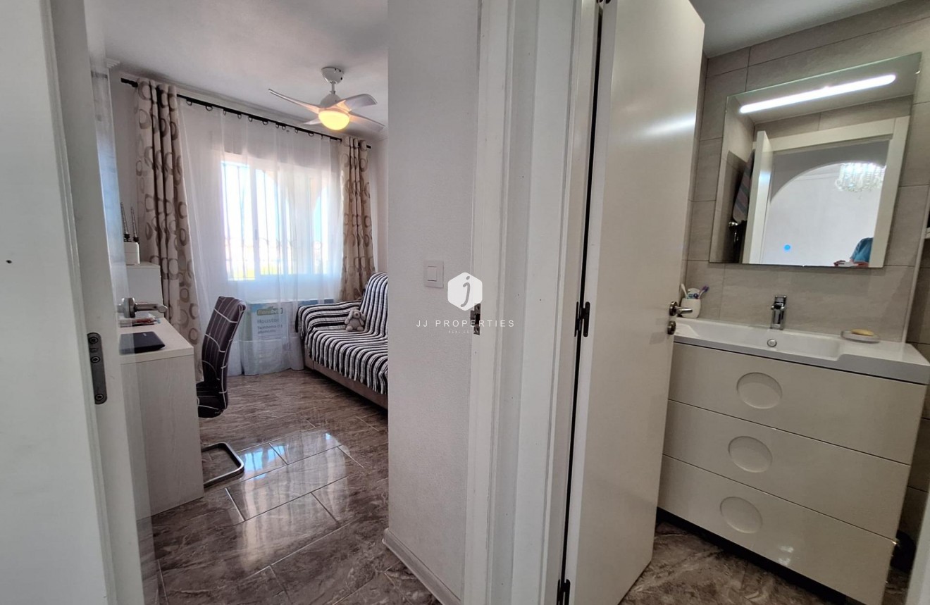 Tweedehands - Appartement / flat -
Orihuela Costa - La Zenia