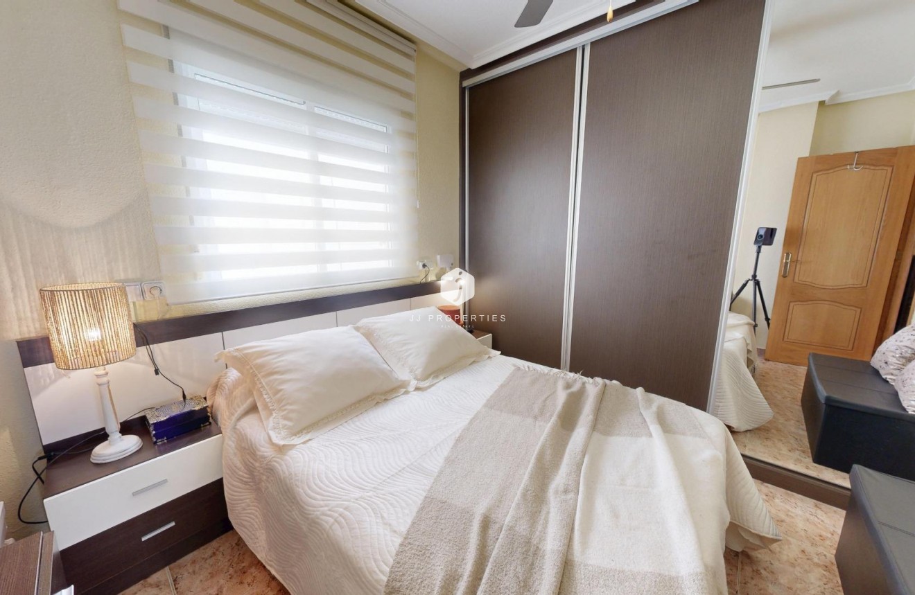 Resale - Apartment / flat -
Torrevieja - Estacion de autobuses