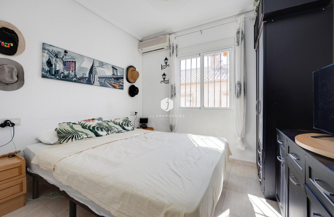 Tweedehands - Bungalow -
Torrevieja - aguas nuevas