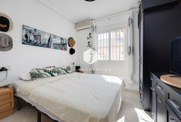 Tweedehands - Bungalow -
Torrevieja - aguas nuevas