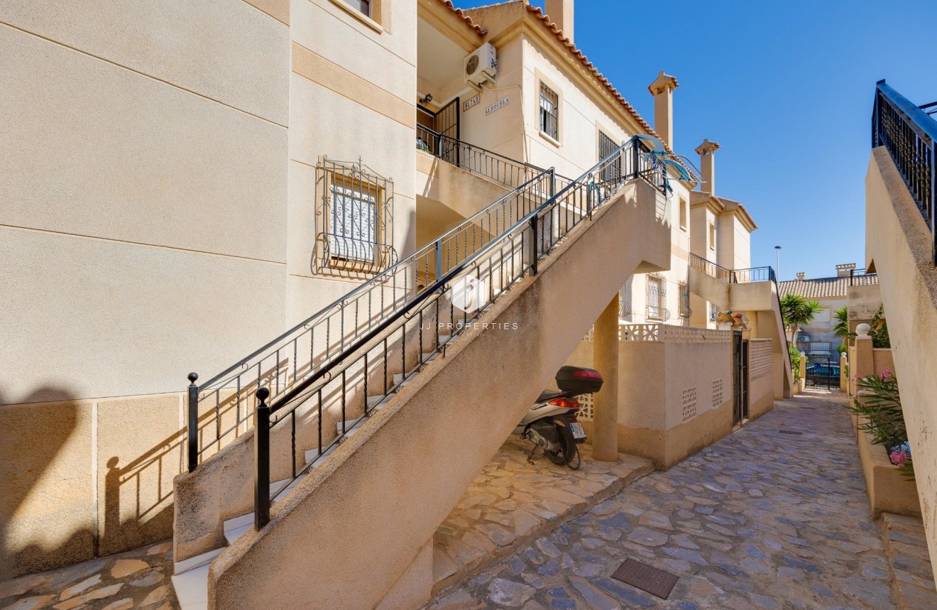 Tweedehands - Bungalow -
Torrevieja - aguas nuevas