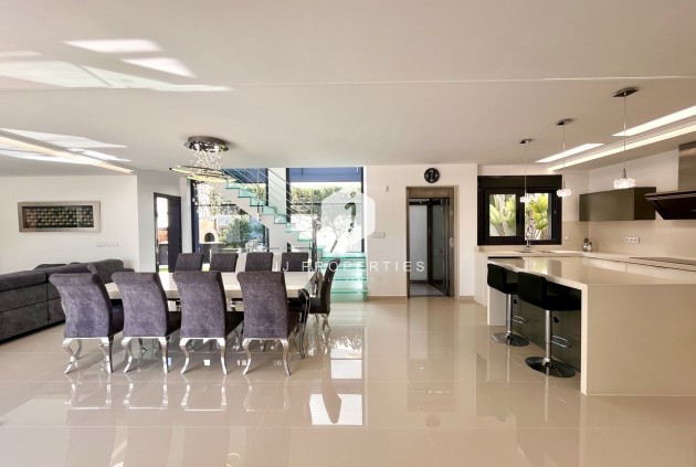 Tweedehands - Villa -
San Miguel de Salinas - Inland