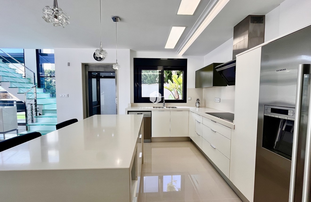 Tweedehands - Villa -
San Miguel de Salinas - Inland