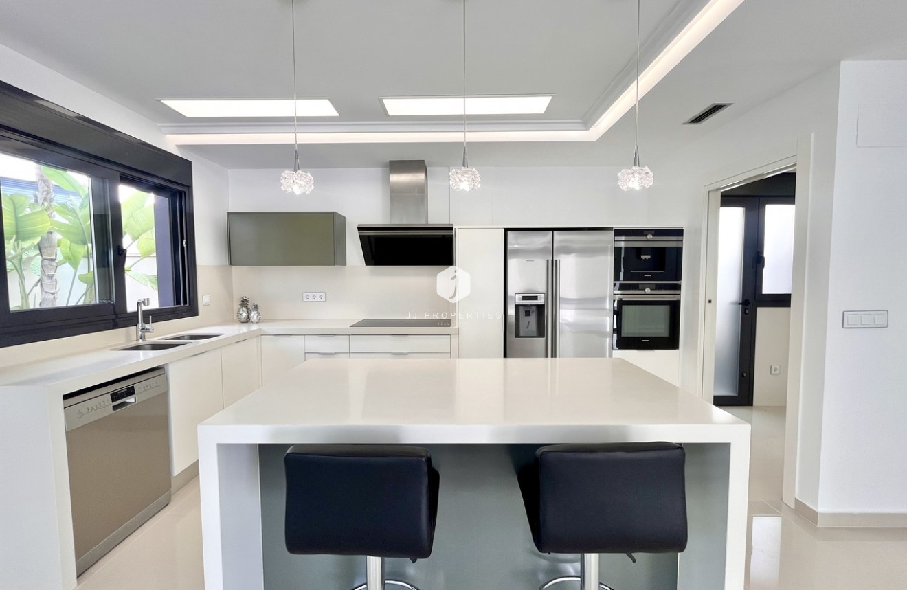 Tweedehands - Villa -
San Miguel de Salinas - Inland