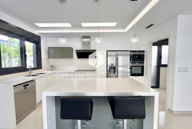 Tweedehands - Villa -
San Miguel de Salinas - Inland