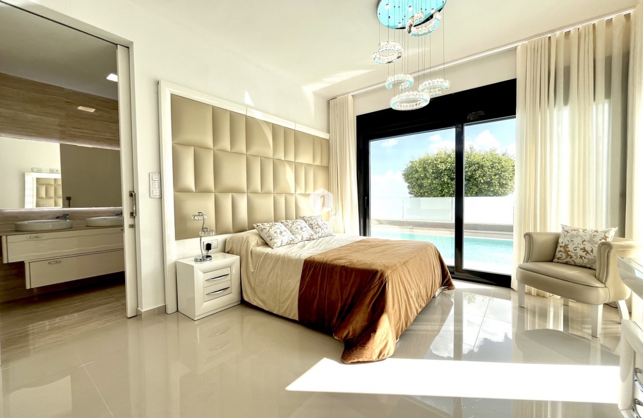 Tweedehands - Villa -
San Miguel de Salinas - Inland