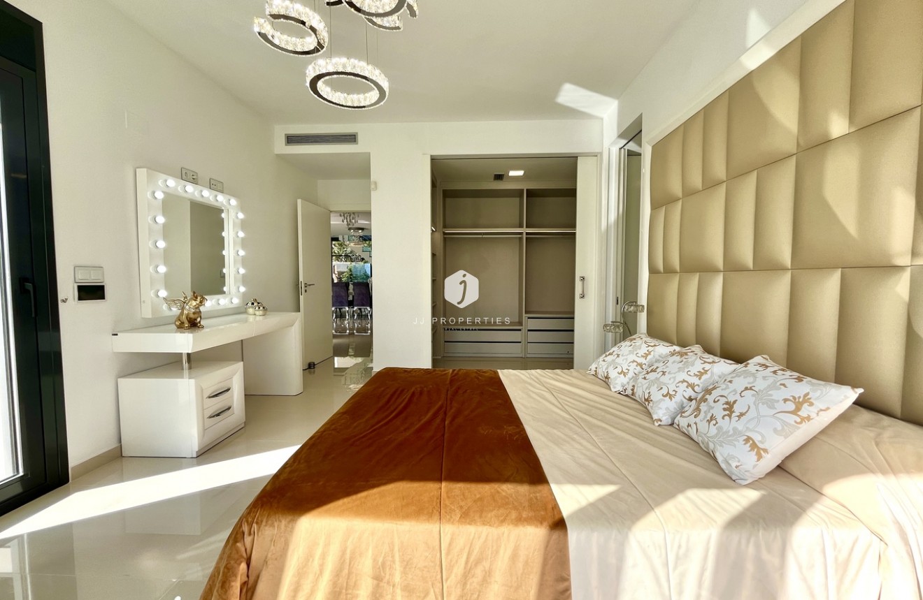 Tweedehands - Villa -
San Miguel de Salinas - Inland