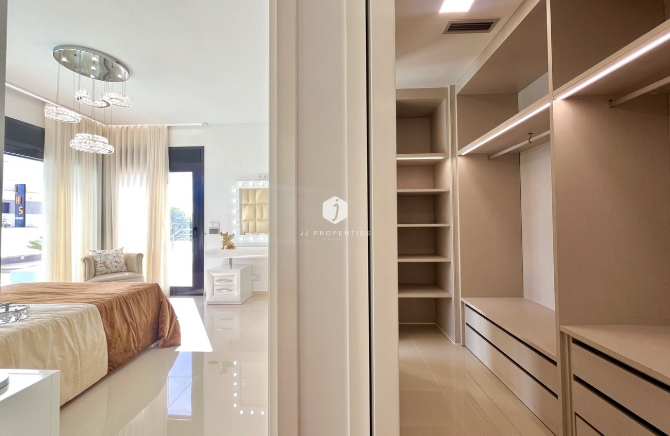 Tweedehands - Villa -
San Miguel de Salinas - Inland