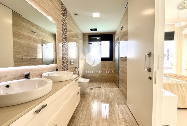 Tweedehands - Villa -
San Miguel de Salinas - Inland