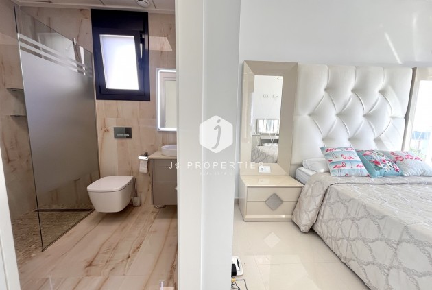 Tweedehands - Villa -
San Miguel de Salinas - Inland