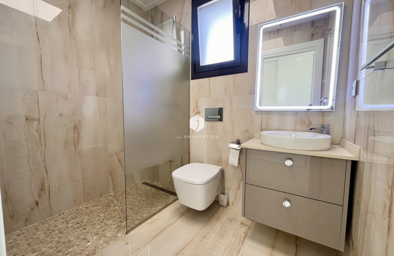 Tweedehands - Villa -
San Miguel de Salinas - Inland