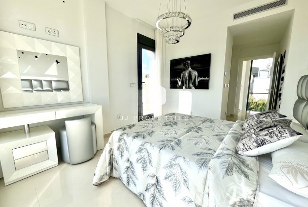 Tweedehands - Villa -
San Miguel de Salinas - Inland