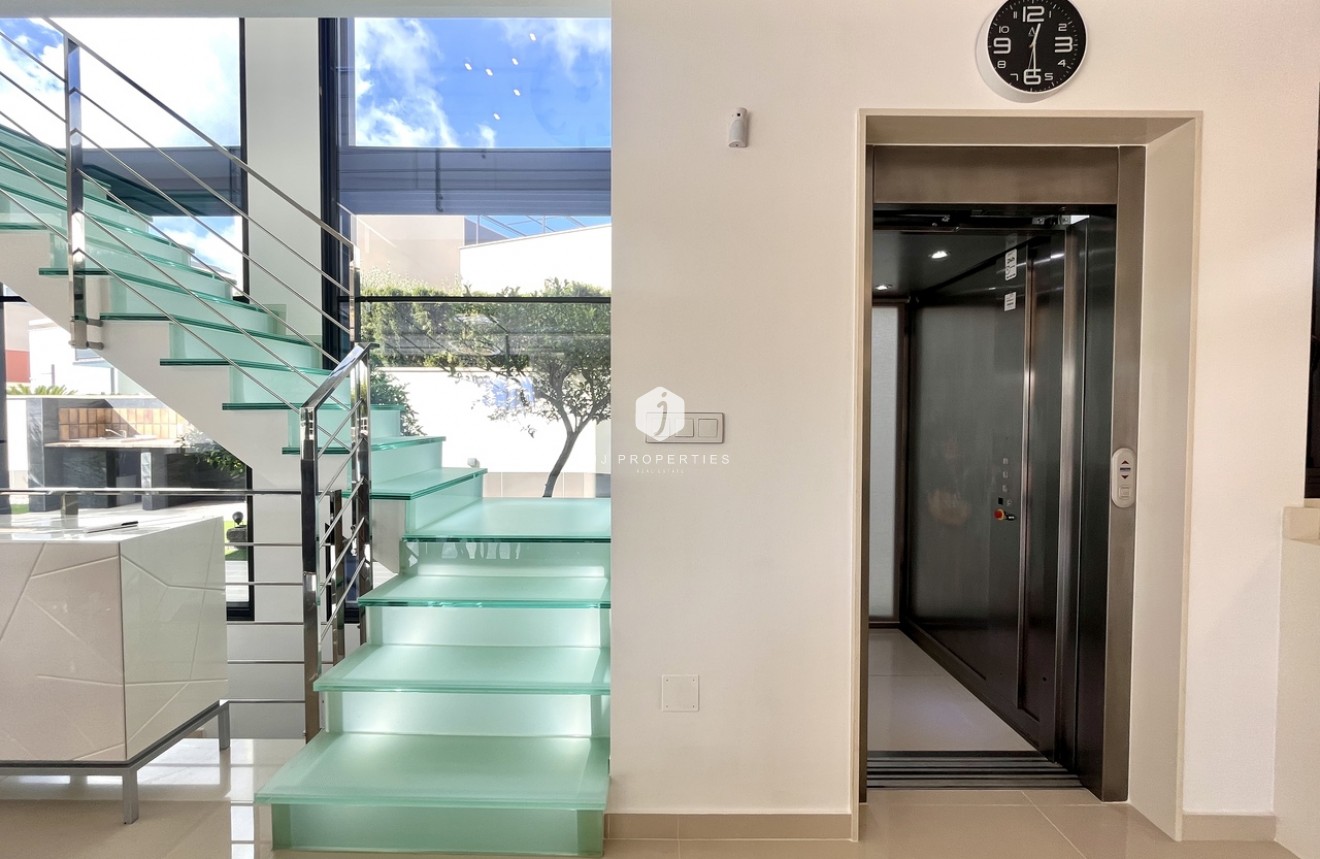 Tweedehands - Villa -
San Miguel de Salinas - Inland