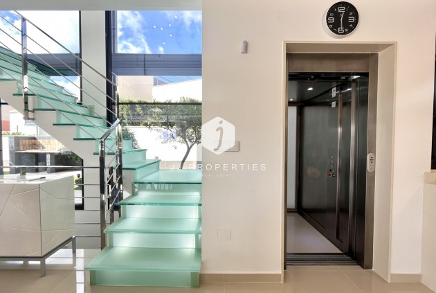 Tweedehands - Villa -
San Miguel de Salinas - Inland