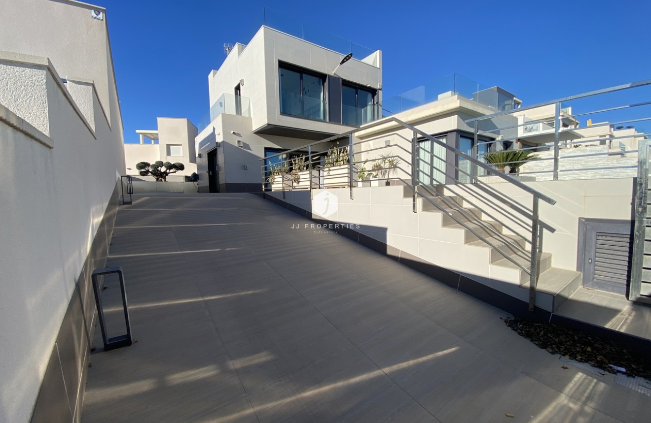 Tweedehands - Villa -
San Miguel de Salinas - Inland