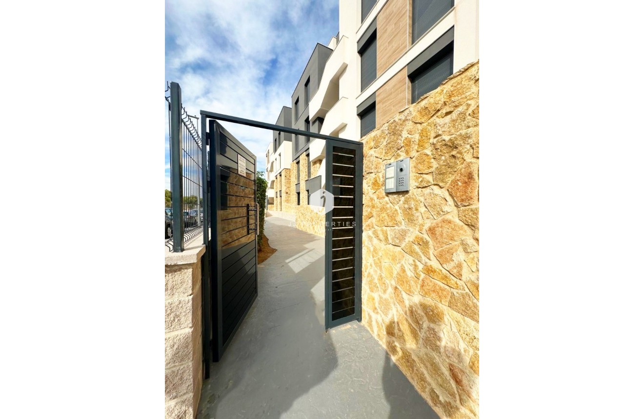 Tweedehands - Appartement / flat -
Torrevieja - Costa Blanca