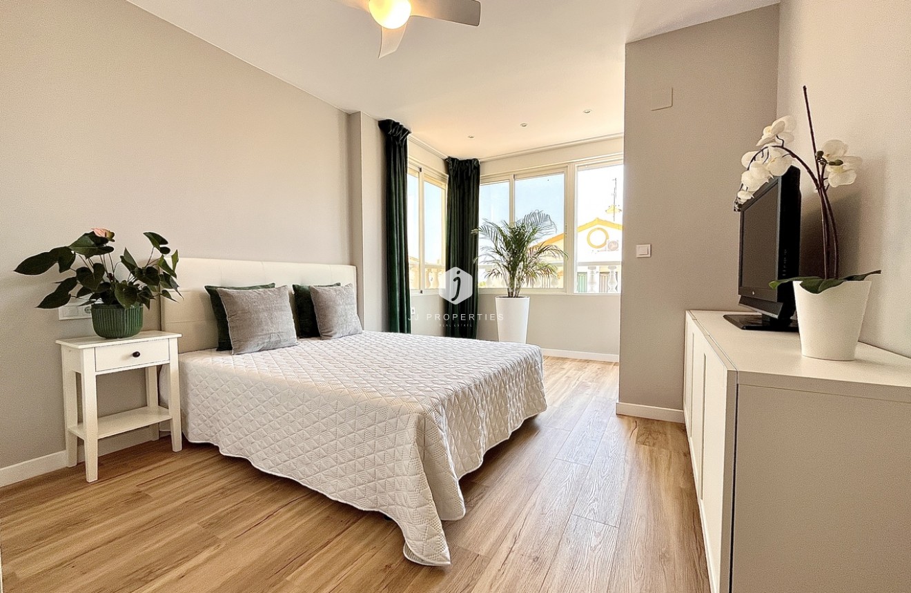 Tweedehands - Chalet -
Playa Flamenca - Costa Blanca