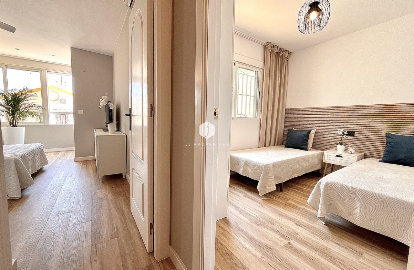 Tweedehands - Chalet -
Playa Flamenca - Costa Blanca