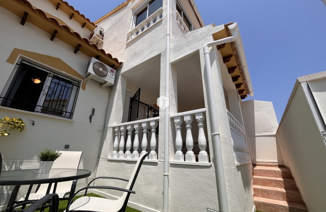 Tweedehands - Chalet -
Playa Flamenca - Costa Blanca