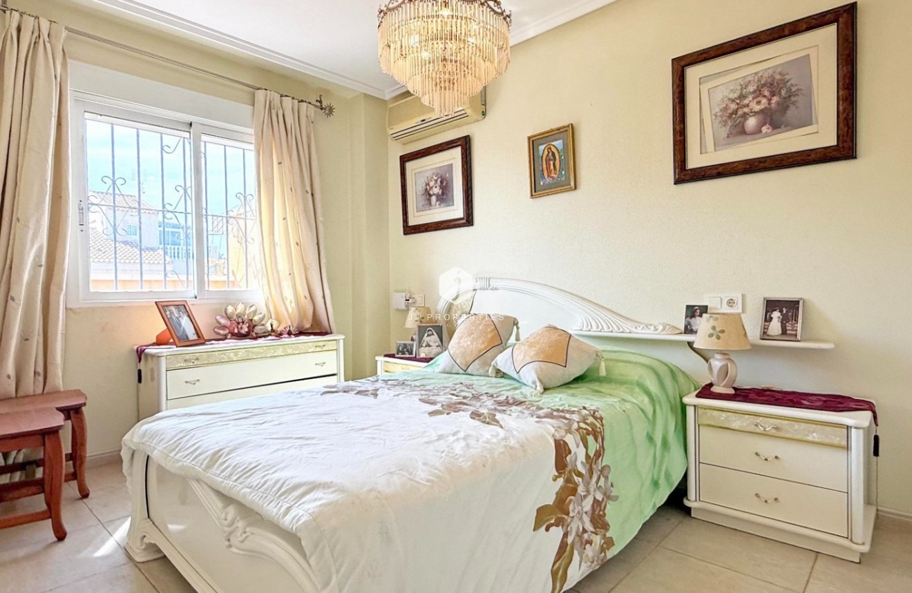 Tweedehands - Chalet -
Torrevieja - Costa Blanca