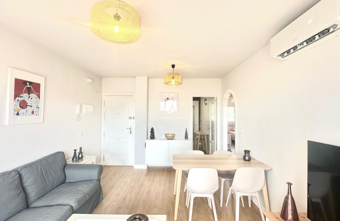 Z drugiej ręki - Mieszkanie w bloku -
Orihuela Costa - Campoamor