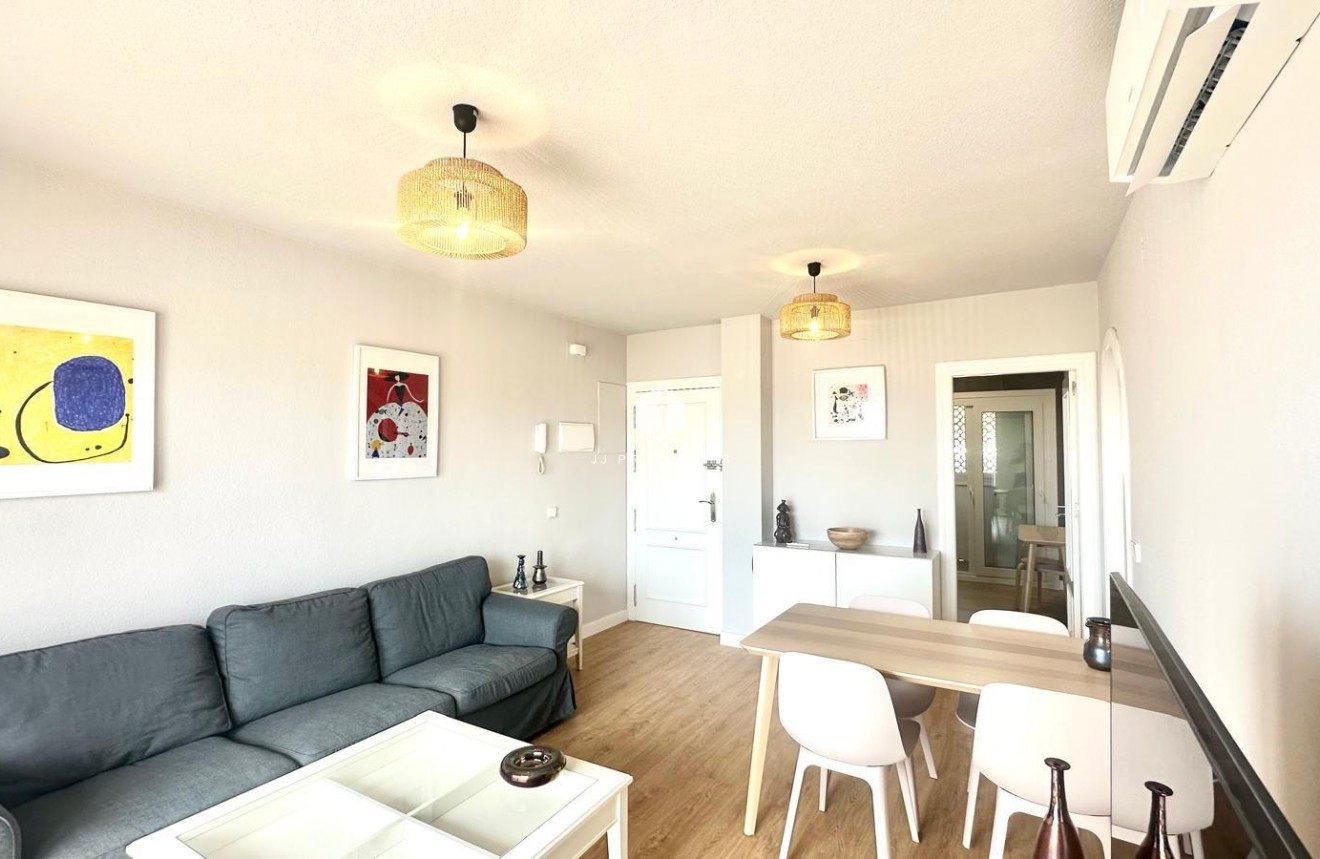 Z drugiej ręki - Mieszkanie w bloku -
Orihuela Costa - Campoamor