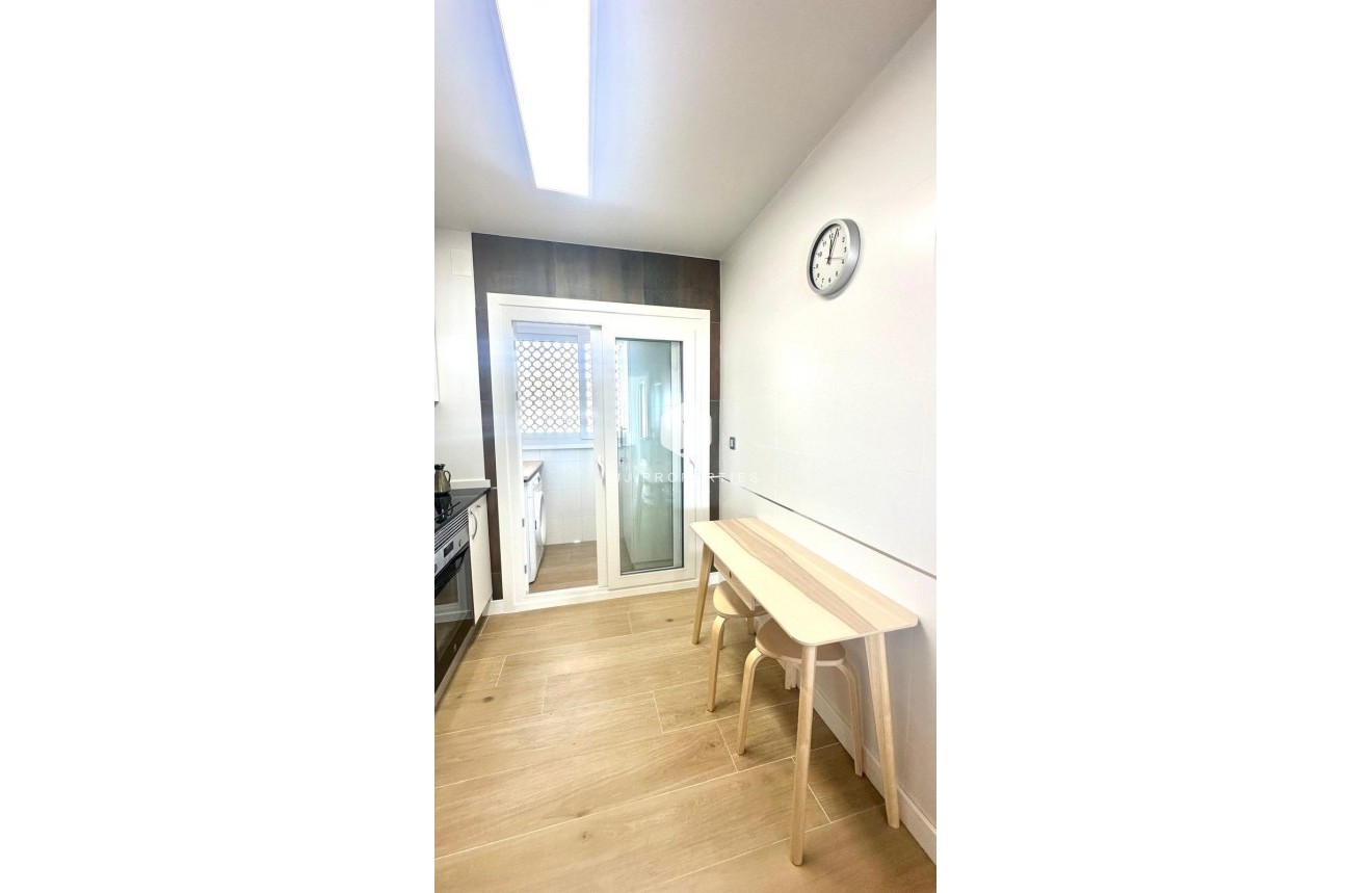 Z drugiej ręki - Mieszkanie w bloku -
Orihuela Costa - Campoamor