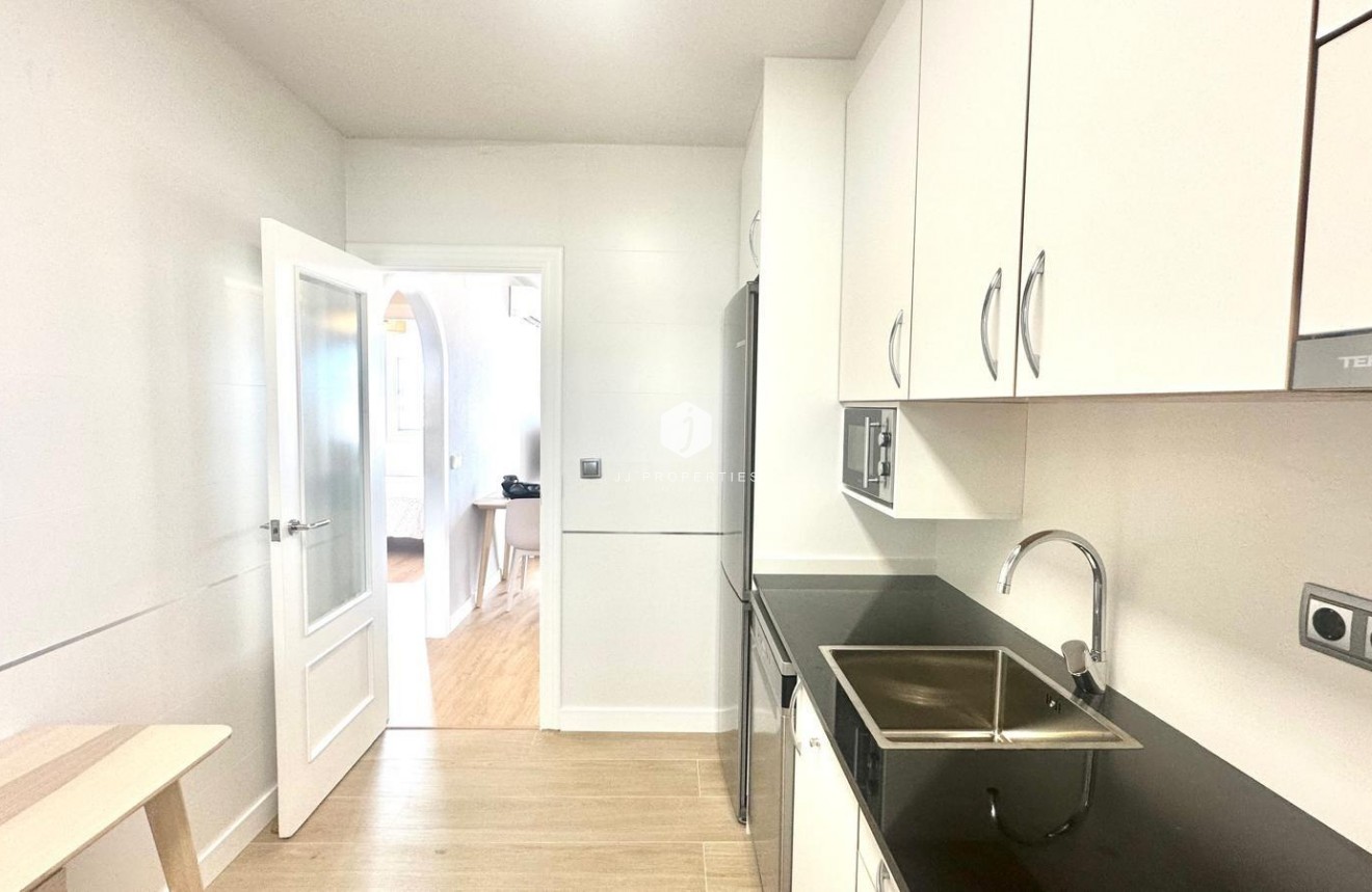 Z drugiej ręki - Mieszkanie w bloku -
Orihuela Costa - Campoamor