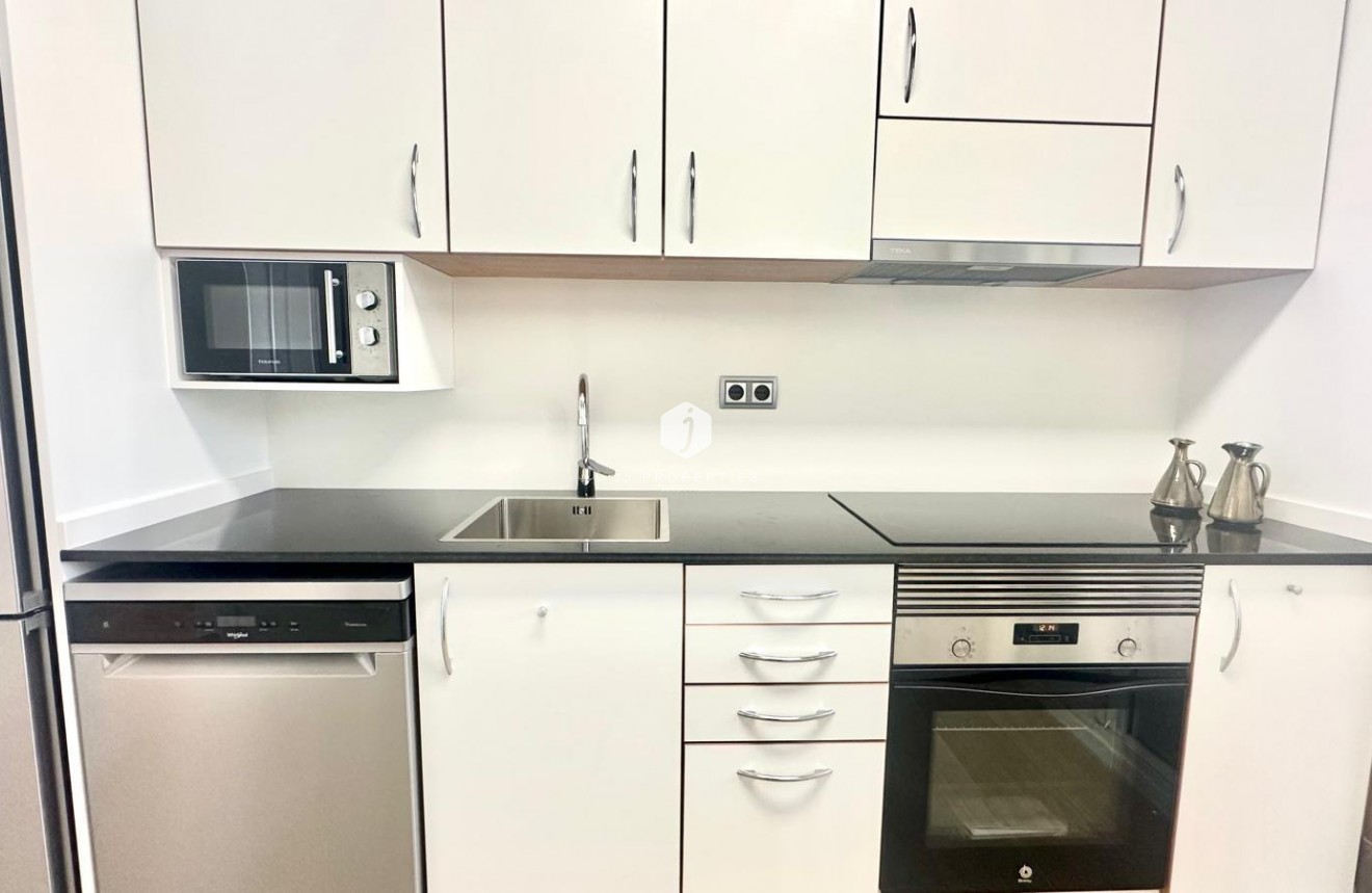 Z drugiej ręki - Mieszkanie w bloku -
Orihuela Costa - Campoamor