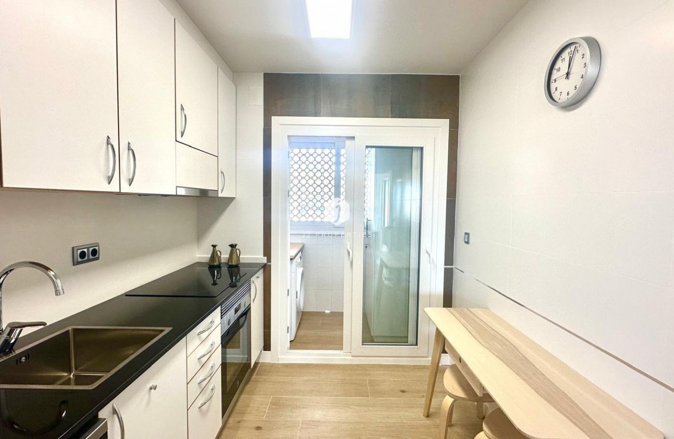 Z drugiej ręki - Mieszkanie w bloku -
Orihuela Costa - Campoamor