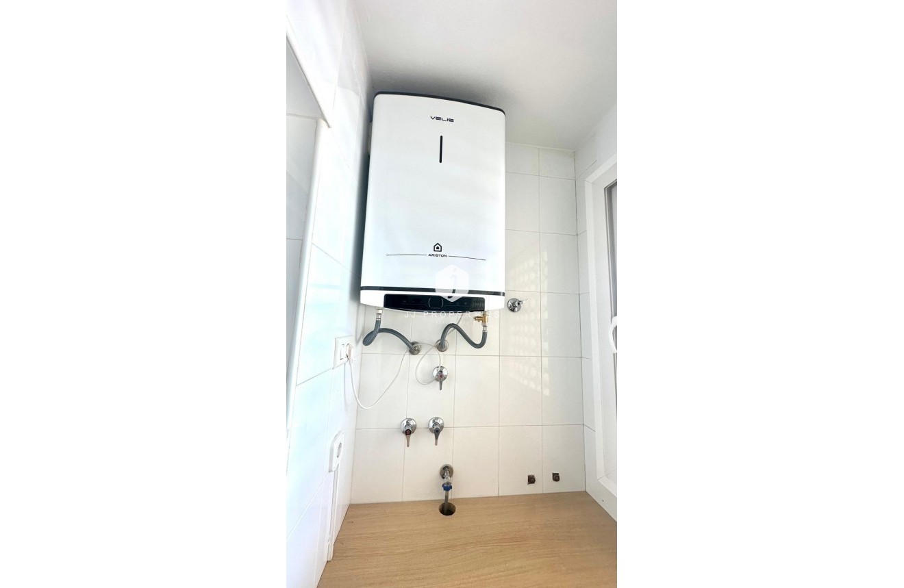 Z drugiej ręki - Mieszkanie w bloku -
Orihuela Costa - Campoamor