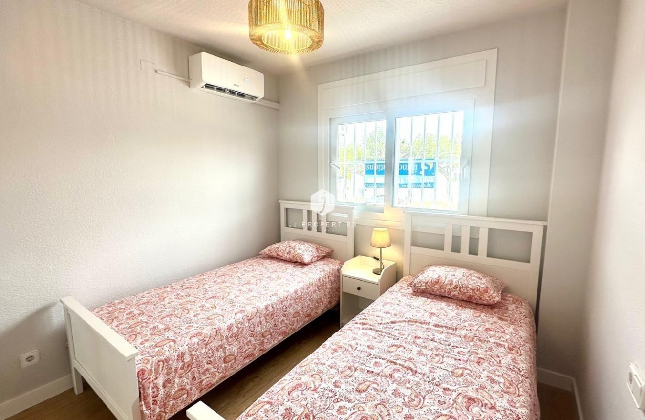 Z drugiej ręki - Mieszkanie w bloku -
Orihuela Costa - Campoamor