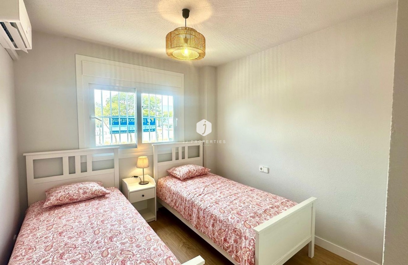 Z drugiej ręki - Mieszkanie w bloku -
Orihuela Costa - Campoamor