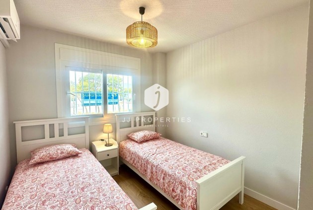 Z drugiej ręki - Mieszkanie w bloku -
Orihuela Costa - Campoamor