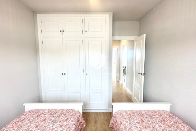 Z drugiej ręki - Mieszkanie w bloku -
Orihuela Costa - Campoamor