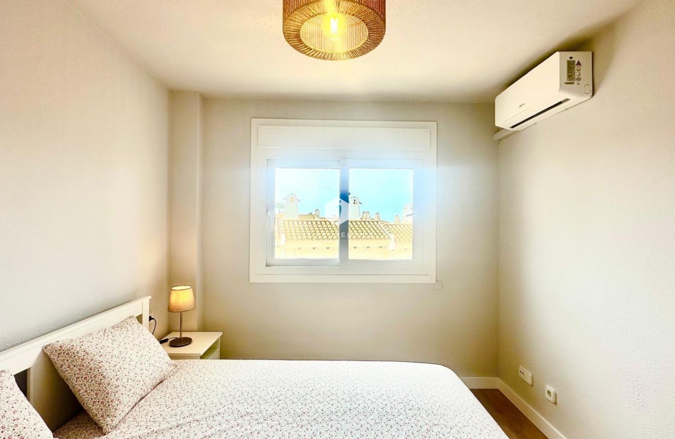 Z drugiej ręki - Mieszkanie w bloku -
Orihuela Costa - Campoamor